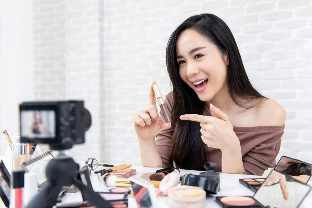 Hợp tác cùng KOLs và chuyên gia trong ngành kéo Referral Traffic
